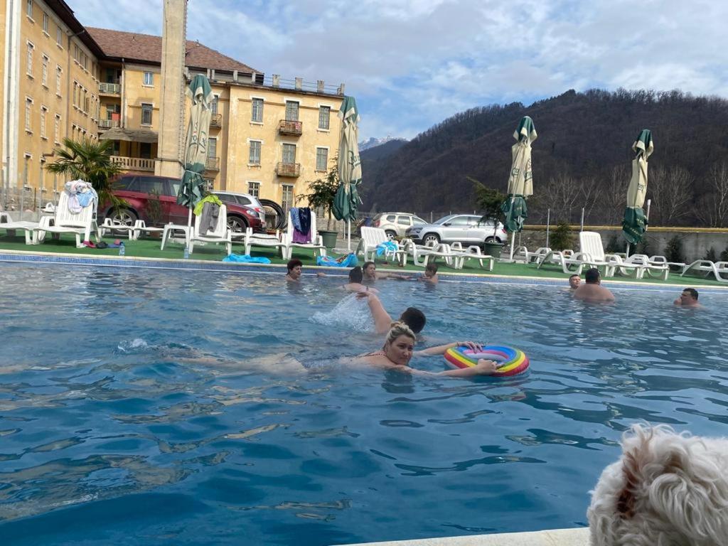 Hotel Ostrov Călimăneşti エクステリア 写真