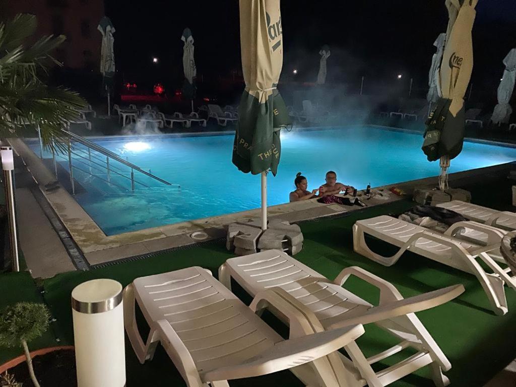 Hotel Ostrov Călimăneşti エクステリア 写真